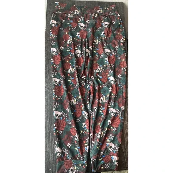 Altered Star Co Skulls & Roses Christmas Lights Joggers 2XL Goth Whimsigoth Xmas - Picture 4 of 5